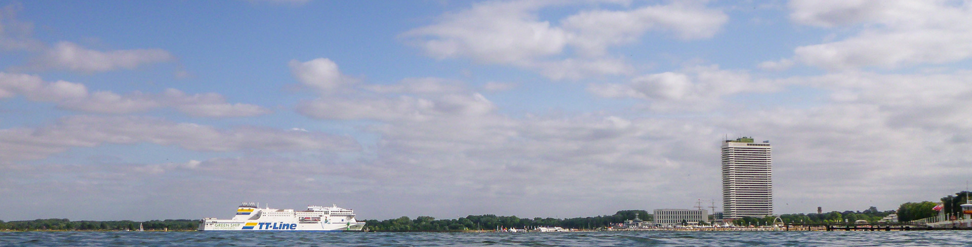 Port-Travemünde-TT-Line-veerboot-Nils-Holgersson-strandmand